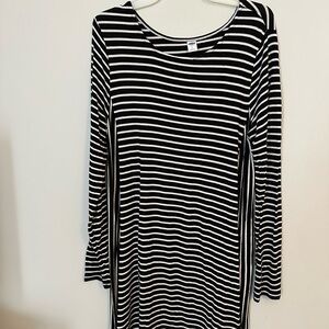 Old Navy Black and White Striped dress